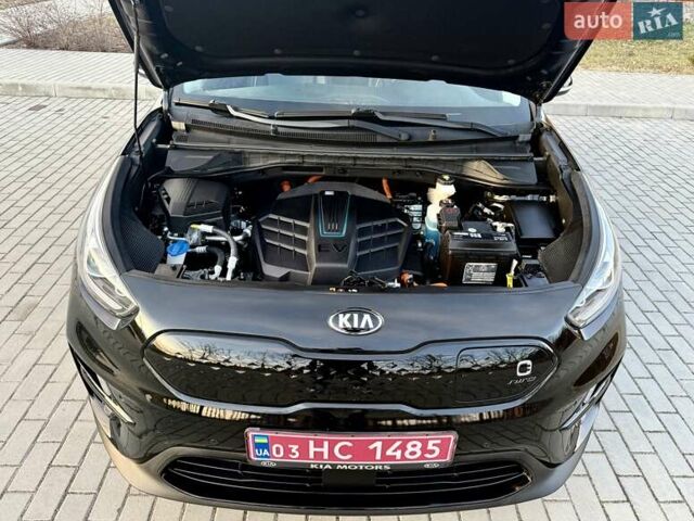 Черный Киа Niro, объемом двигателя 0 л и пробегом 89 тыс. км за 19350 $, фото 101 на Automoto.ua