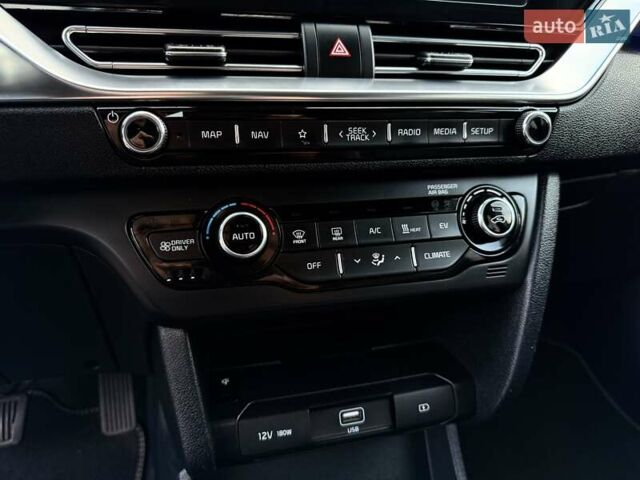 Черный Киа Niro, объемом двигателя 0 л и пробегом 89 тыс. км за 19350 $, фото 60 на Automoto.ua