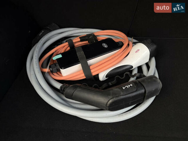 Чорний Кіа Niro, об'ємом двигуна 0 л та пробігом 84 тис. км за 19200 $, фото 22 на Automoto.ua