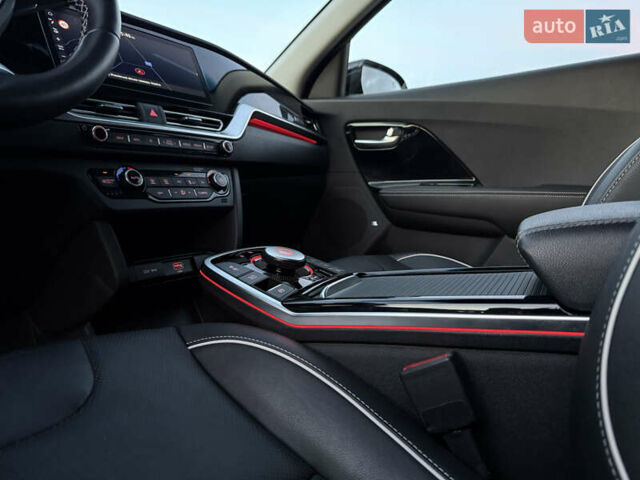 Черный Киа Niro, объемом двигателя 0 л и пробегом 88 тыс. км за 23900 $, фото 3 на Automoto.ua