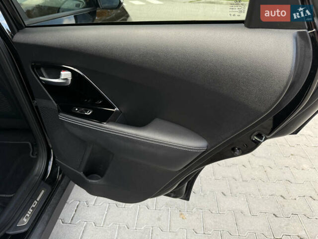 Чорний Кіа Niro, об'ємом двигуна 0 л та пробігом 84 тис. км за 19200 $, фото 25 на Automoto.ua