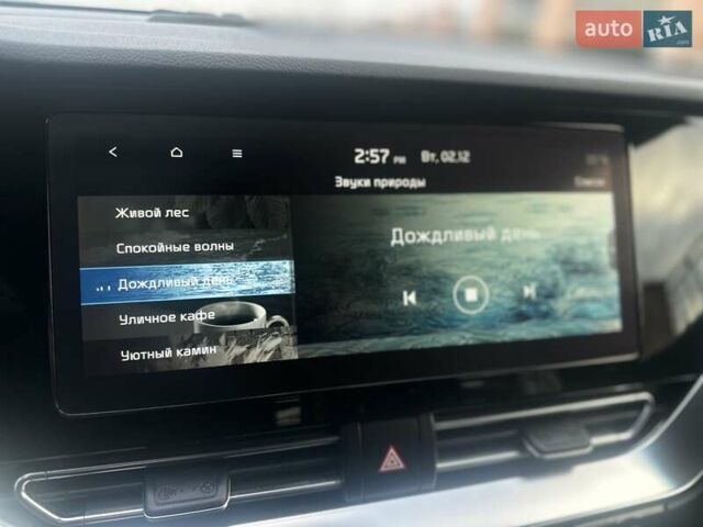 Чорний Кіа Niro, об'ємом двигуна 0 л та пробігом 117 тис. км за 18870 $, фото 24 на Automoto.ua