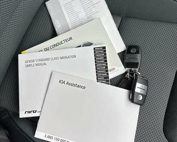 Черный Киа Niro, объемом двигателя 0 л и пробегом 80 тыс. км за 19650 $, фото 6 на Automoto.ua