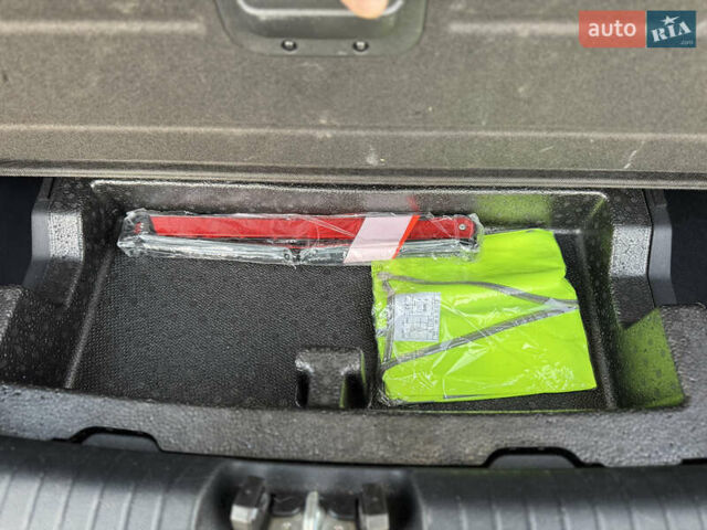 Чорний Кіа Niro, об'ємом двигуна 0 л та пробігом 155 тис. км за 20300 $, фото 51 на Automoto.ua