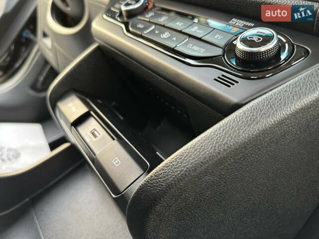 Чорний Кіа Niro, об'ємом двигуна 0 л та пробігом 51 тис. км за 21500 $, фото 78 на Automoto.ua