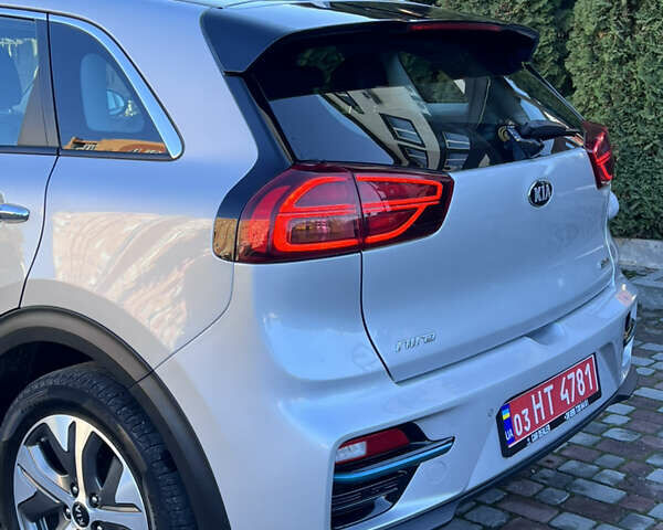 Черный Киа Niro, объемом двигателя 0 л и пробегом 88 тыс. км за 18500 $, фото 14 на Automoto.ua