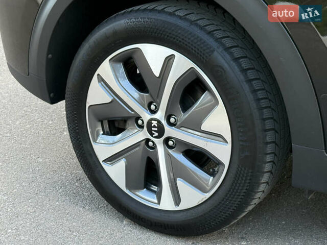 Черный Киа Niro, объемом двигателя 0 л и пробегом 82 тыс. км за 19300 $, фото 130 на Automoto.ua