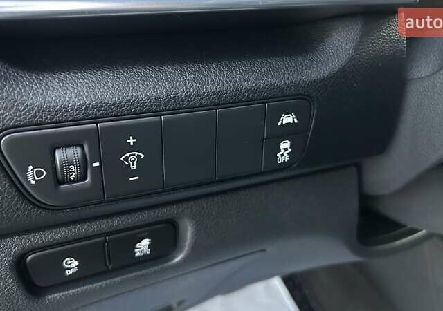 Черный Киа Niro, объемом двигателя 0 л и пробегом 121 тыс. км за 18999 $, фото 40 на Automoto.ua