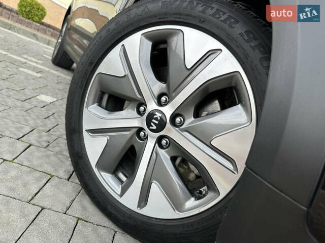 Чорний Кіа Niro, об'ємом двигуна 0 л та пробігом 51 тис. км за 21500 $, фото 9 на Automoto.ua