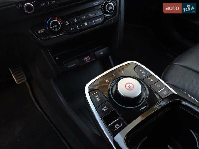 Чорний Кіа Niro, об'ємом двигуна 0 л та пробігом 141 тис. км за 18999 $, фото 25 на Automoto.ua