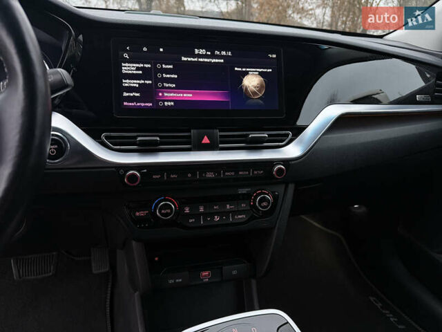 Чорний Кіа Niro, об'ємом двигуна 0 л та пробігом 138 тис. км за 19750 $, фото 46 на Automoto.ua