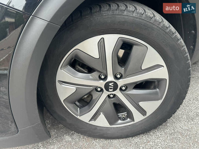 Киа Niro 2021 в Киеве на Automoto.ua Черный Киа Niro, объемом двигателя 0 л и пробегом 128 тыс. км за 20800 $, фото 9 на Automoto.ua