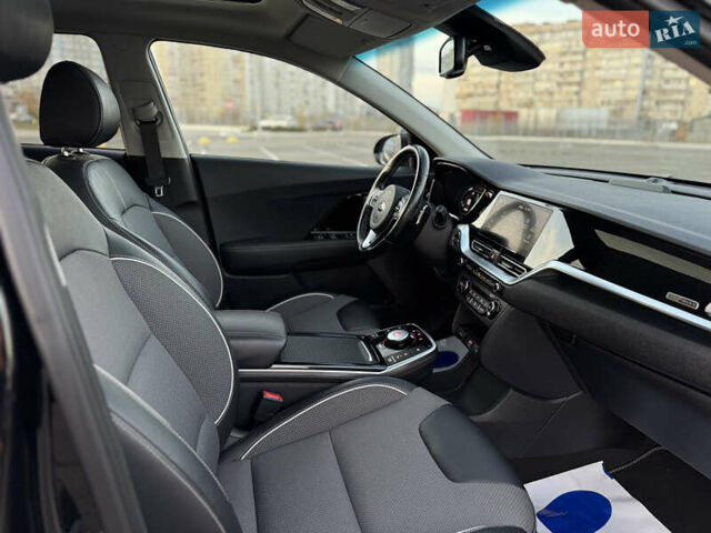 Чорний Кіа Niro, об'ємом двигуна 0 л та пробігом 155 тис. км за 20300 $, фото 39 на Automoto.ua