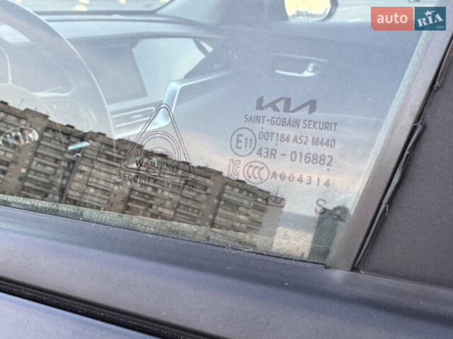 Чорний Кіа Niro, об'ємом двигуна 0 л та пробігом 155 тис. км за 20300 $, фото 79 на Automoto.ua