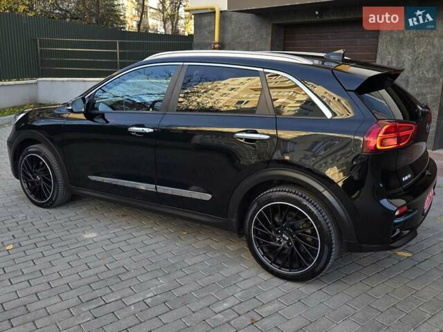 Чорний Кіа Niro, об'ємом двигуна 0 л та пробігом 141 тис. км за 18999 $, фото 5 на Automoto.ua
