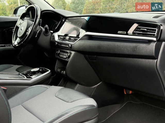 Черный Киа Niro, объемом двигателя 0 л и пробегом 80 тыс. км за 19650 $, фото 81 на Automoto.ua