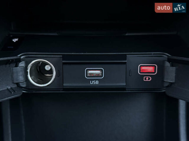 Чорний Кіа Niro, об'ємом двигуна 0 л та пробігом 88 тис. км за 24900 $, фото 76 на Automoto.ua