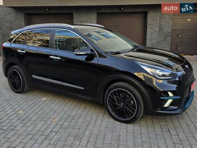 Чорний Кіа Niro, об'ємом двигуна 0 л та пробігом 141 тис. км за 18999 $, фото 12 на Automoto.ua