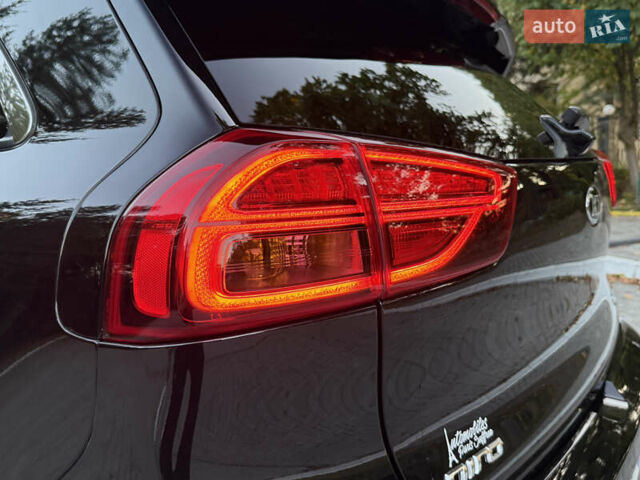 Чорний Кіа Niro, об'ємом двигуна 0 л та пробігом 123 тис. км за 17899 $, фото 22 на Automoto.ua