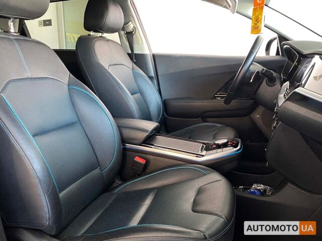 Черный Киа Niro, объемом двигателя 64 л и пробегом 27 тыс. км за 22800 $, фото 8 на Automoto.ua