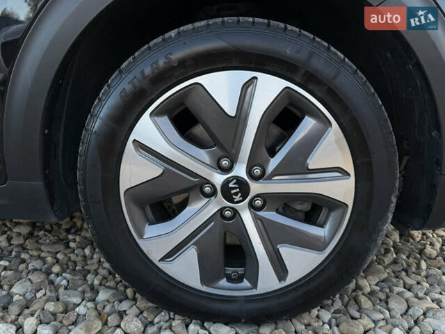 Черный Киа Niro, объемом двигателя 0 л и пробегом 88 тыс. км за 23900 $, фото 30 на Automoto.ua