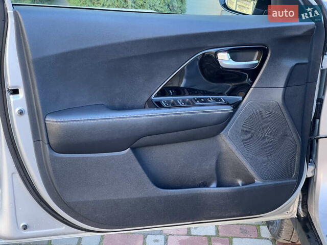 Черный Киа Niro, объемом двигателя 0 л и пробегом 88 тыс. км за 18500 $, фото 18 на Automoto.ua