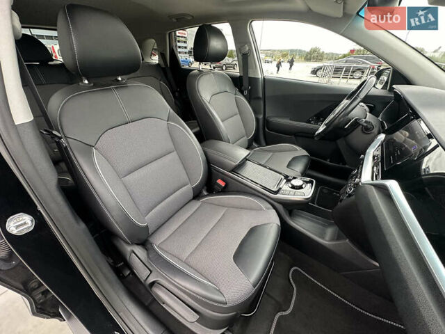 Чорний Кіа Niro, об'ємом двигуна 0 л та пробігом 154 тис. км за 19799 $, фото 41 на Automoto.ua