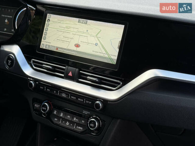 Черный Киа Niro, объемом двигателя 0 л и пробегом 82 тыс. км за 19300 $, фото 111 на Automoto.ua