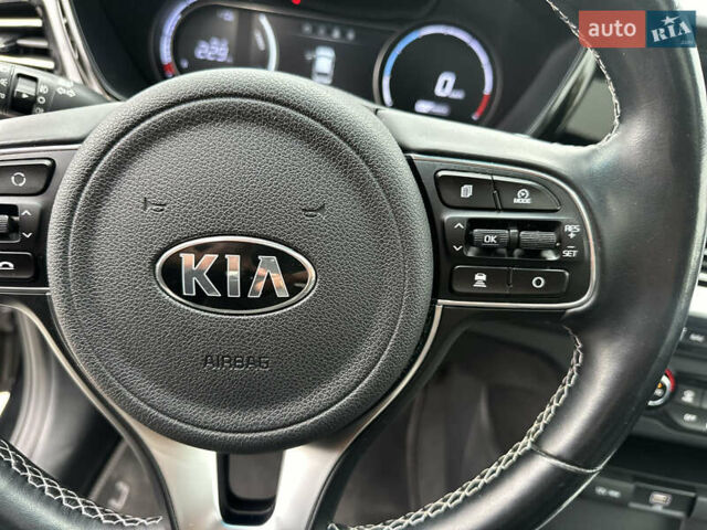 Чорний Кіа Niro, об'ємом двигуна 0 л та пробігом 154 тис. км за 19799 $, фото 13 на Automoto.ua