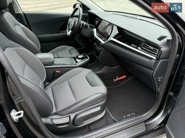 Чорний Кіа Niro, об'ємом двигуна 0 л та пробігом 71 тис. км за 22400 $, фото 31 на Automoto.ua
