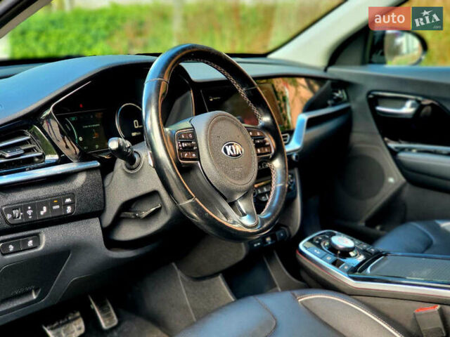 Чорний Кіа Niro, об'ємом двигуна 0 л та пробігом 139 тис. км за 18999 $, фото 10 на Automoto.ua