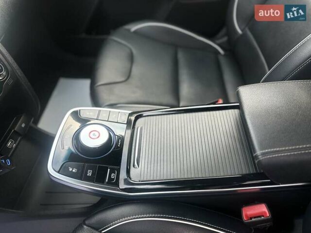 Чорний Кіа Niro, об'ємом двигуна 0 л та пробігом 117 тис. км за 18870 $, фото 31 на Automoto.ua