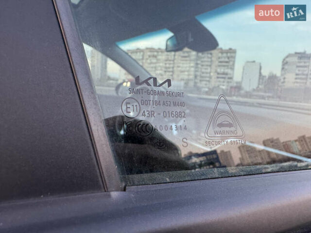 Чорний Кіа Niro, об'ємом двигуна 0 л та пробігом 155 тис. км за 20300 $, фото 75 на Automoto.ua