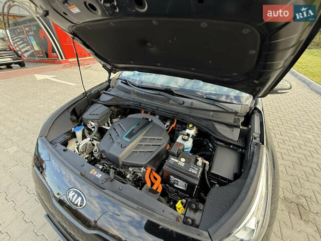 Чорний Кіа Niro, об'ємом двигуна 0 л та пробігом 84 тис. км за 19200 $, фото 15 на Automoto.ua