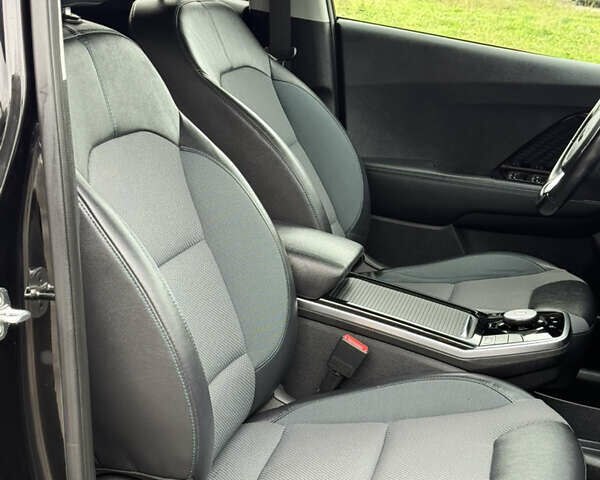 Черный Киа Niro, объемом двигателя 0 л и пробегом 80 тыс. км за 19890 $, фото 82 на Automoto.ua