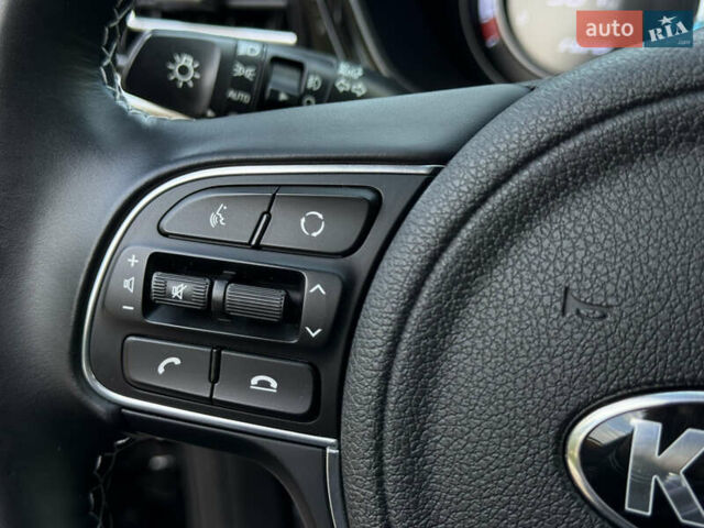 Черный Киа Niro, объемом двигателя 0 л и пробегом 82 тыс. км за 19300 $, фото 73 на Automoto.ua