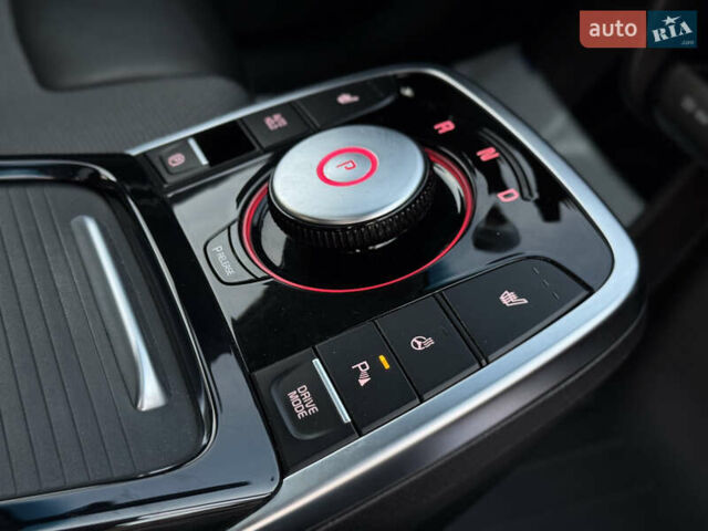 Чорний Кіа Niro, об'ємом двигуна 0 л та пробігом 155 тис. км за 20300 $, фото 4 на Automoto.ua