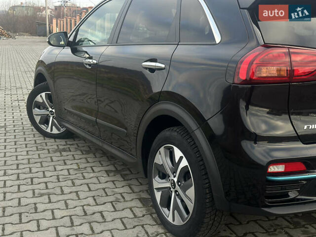 Черный Киа Niro, объемом двигателя 0 л и пробегом 117 тыс. км за 18870 $, фото 5 на Automoto.ua