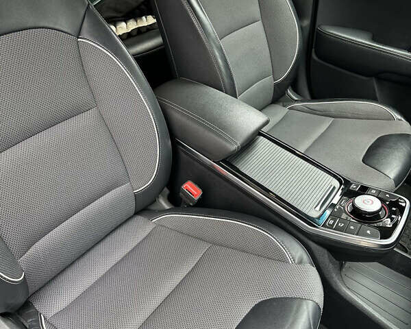 Чорний Кіа Niro, об'ємом двигуна 0 л та пробігом 118 тис. км за 17200 $, фото 7 на Automoto.ua