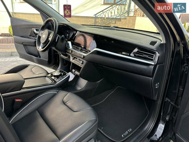 Чорний Кіа Niro, об'ємом двигуна 0 л та пробігом 51 тис. км за 21500 $, фото 71 на Automoto.ua