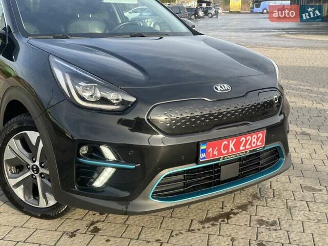 Чорний Кіа Niro, об'ємом двигуна 0 л та пробігом 117 тис. км за 18870 $, фото 8 на Automoto.ua