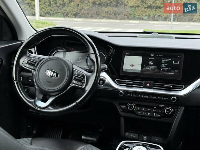 Черный Киа Niro, объемом двигателя 0 л и пробегом 80 тыс. км за 19650 $, фото 82 на Automoto.ua