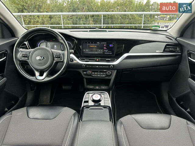 Чорний Кіа Niro, об'ємом двигуна 0 л та пробігом 154 тис. км за 19799 $, фото 36 на Automoto.ua
