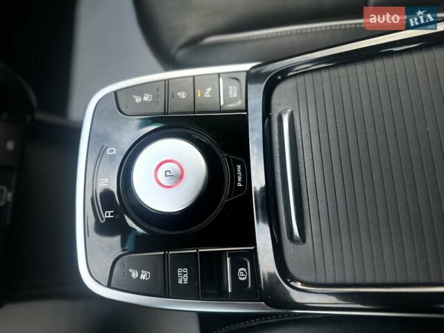 Чорний Кіа Niro, об'ємом двигуна 0 л та пробігом 117 тис. км за 18870 $, фото 23 на Automoto.ua