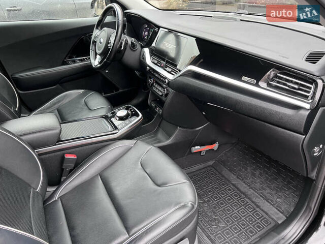 Черный Киа Niro, объемом двигателя 0 л и пробегом 117 тыс. км за 19200 $, фото 19 на Automoto.ua