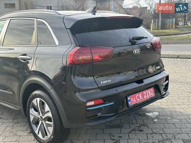 Чорний Кіа Niro, об'ємом двигуна 0 л та пробігом 117 тис. км за 18870 $, фото 7 на Automoto.ua