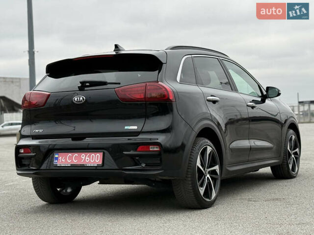 Чорний Кіа Niro, об'ємом двигуна 0 л та пробігом 71 тис. км за 22400 $, фото 6 на Automoto.ua