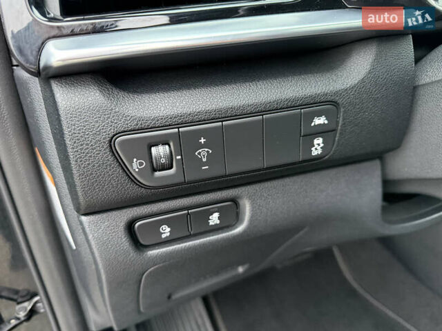 Чорний Кіа Niro, об'ємом двигуна 0 л та пробігом 71 тис. км за 22400 $, фото 23 на Automoto.ua