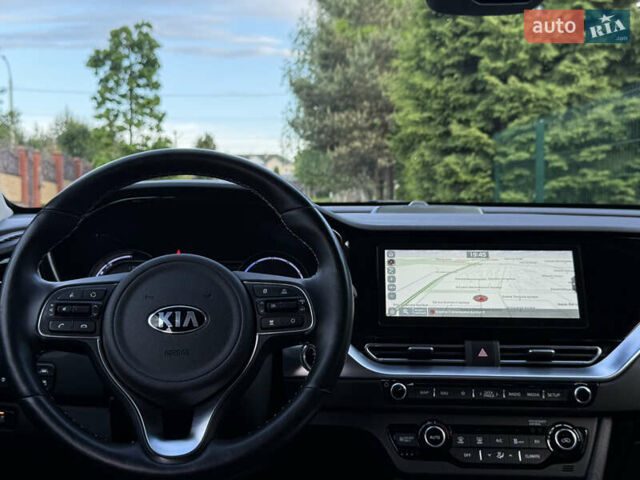 Черный Киа Niro, объемом двигателя 0 л и пробегом 82 тыс. км за 19300 $, фото 89 на Automoto.ua
