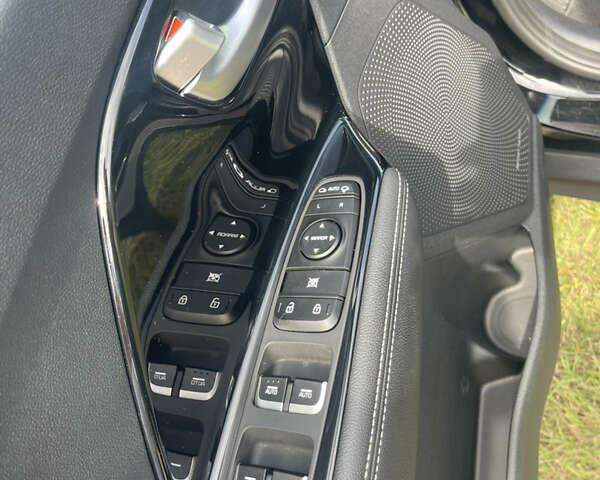 Чорний Кіа Niro, об'ємом двигуна 0 л та пробігом 12 тис. км за 19900 $, фото 12 на Automoto.ua